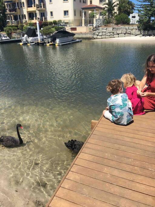 Broadwater Canal Frontage-Runaway Bay-Boat Ramp Gold Coast Exterior foto